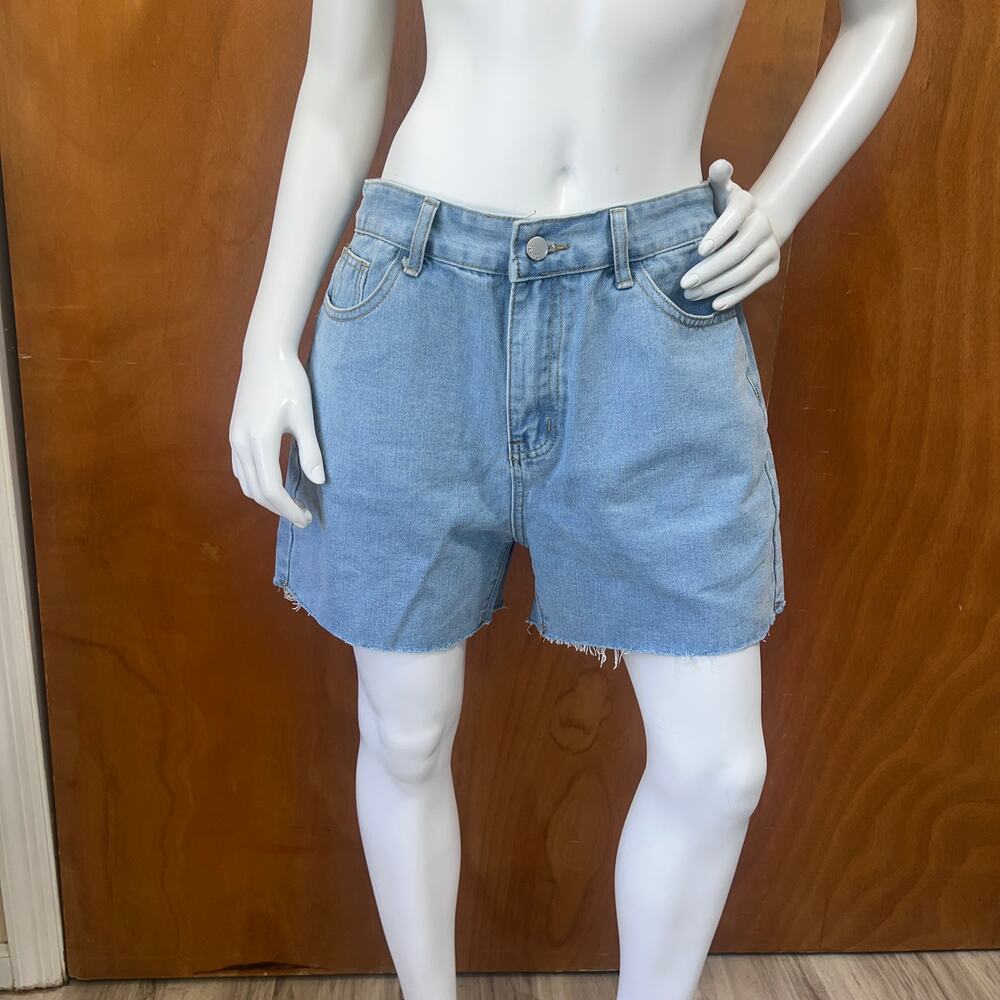 Shein Women’s Medium Wash Denim Shorts Raw Hem 5-Pocket Size L (8/10)